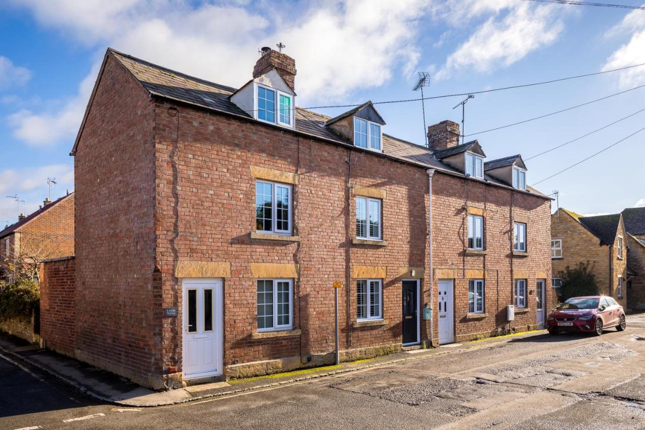 Alpha Terrace Villa Moreton-in-Marsh Esterno foto